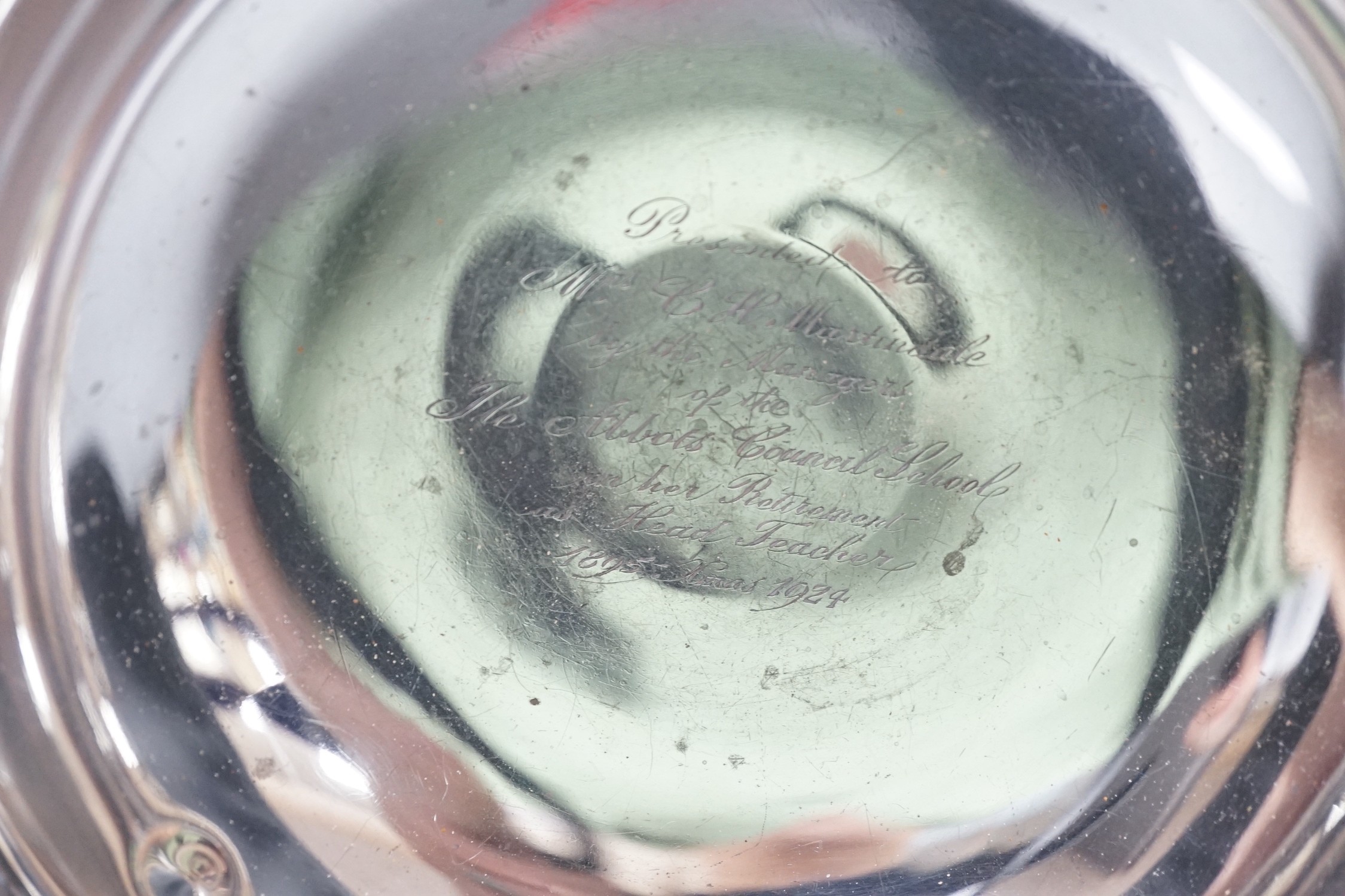 A George V silver fruit bowl, Barker Brothers, Chester, 1924, diameter 25.3cm